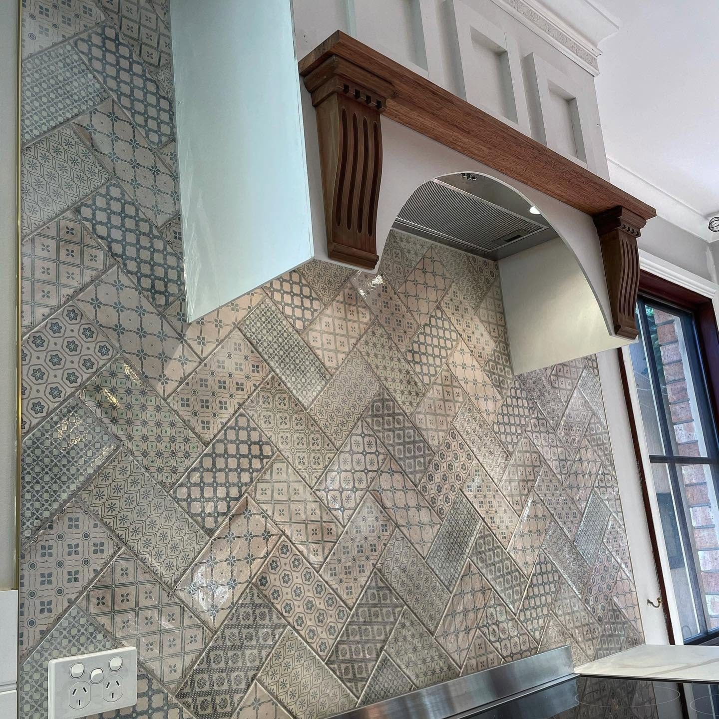 A herringbone patterned kitchen splashback tiled by Becks.
